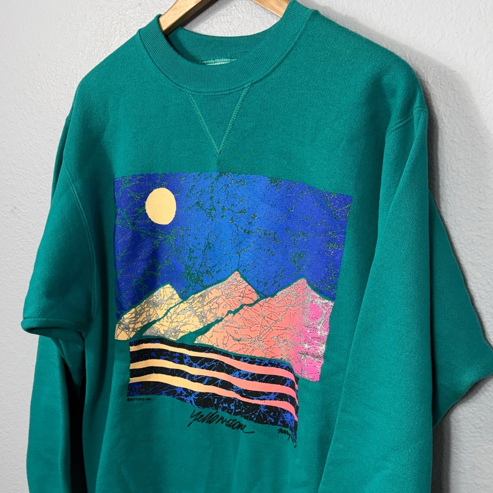 Vintage Yellowstone Graphic Crewneck Sweatshirt